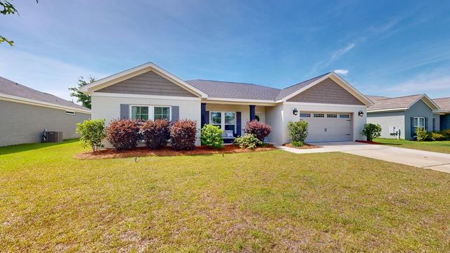103 Live Oak Court, Headland, AL 36345