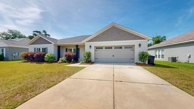 103 Live Oak Court, Headland, AL 36345