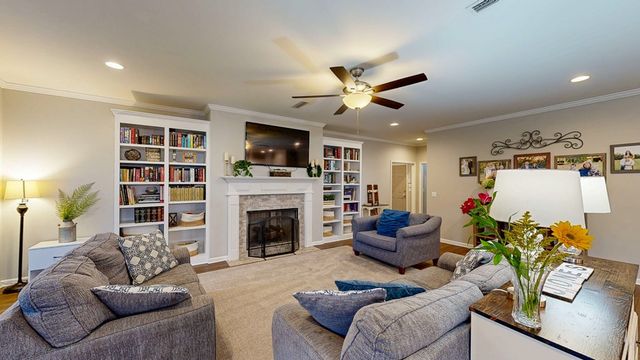 103 Live Oak Court, Headland, AL 36345