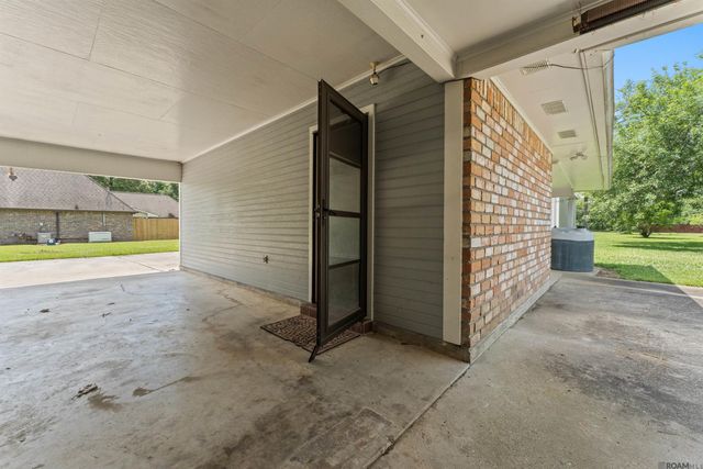 7021 Bryce Canyon Dr, Central, LA 70739