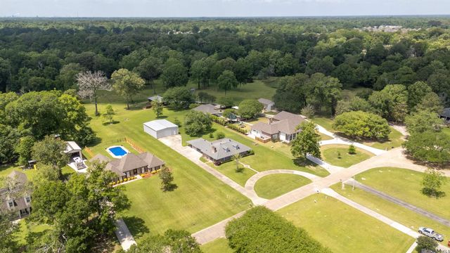 7021 Bryce Canyon Dr, Central, LA 70739