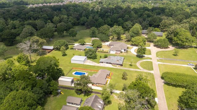 7021 Bryce Canyon Dr, Central, LA 70739