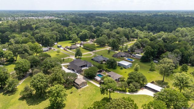7021 Bryce Canyon Dr, Central, LA 70739
