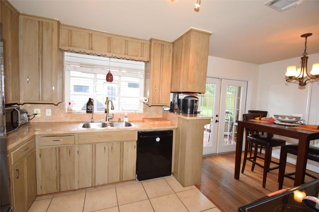 1130 Stonecrest Drive, Houston, TX 77018