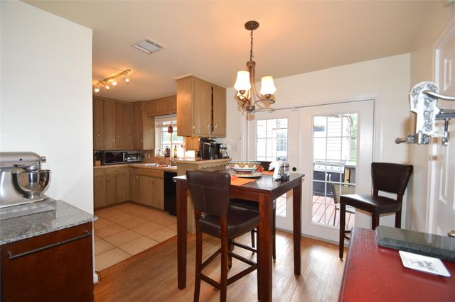 1130 Stonecrest Drive, Houston, TX 77018