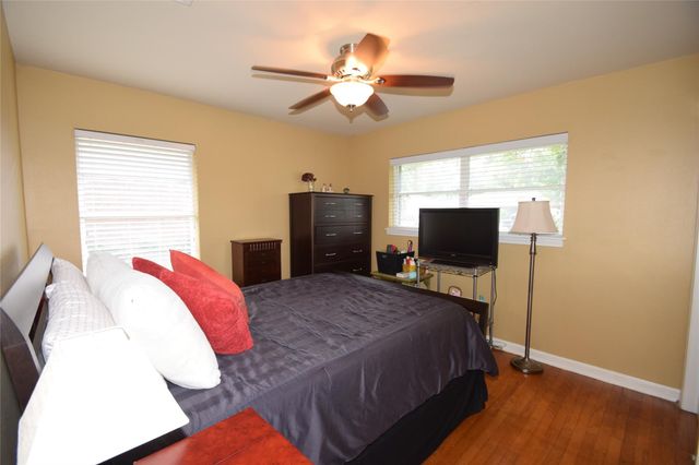 1130 Stonecrest Drive, Houston, TX 77018