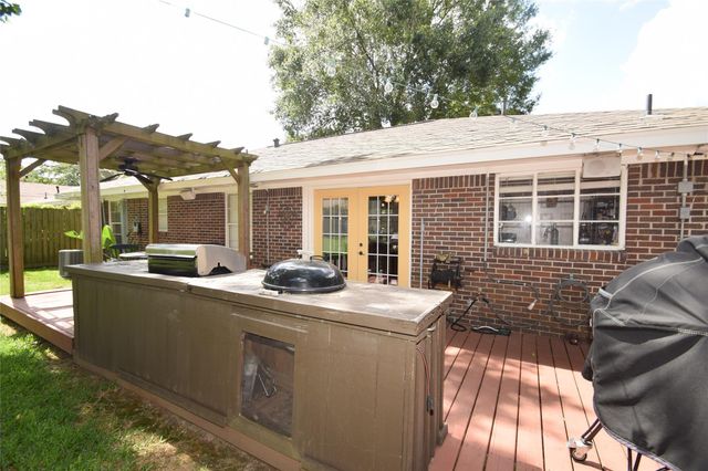 1130 Stonecrest Drive, Houston, TX 77018