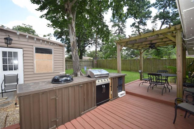 1130 Stonecrest Drive, Houston, TX 77018