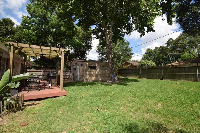 1130 Stonecrest Drive, Houston, TX 77018