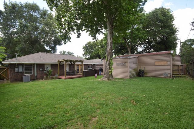 1130 Stonecrest Drive, Houston, TX 77018