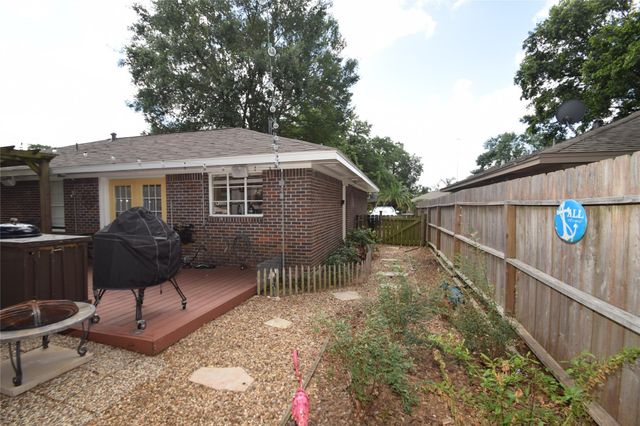 1130 Stonecrest Drive, Houston, TX 77018