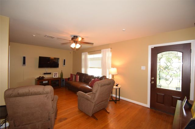 1130 Stonecrest Drive, Houston, TX 77018