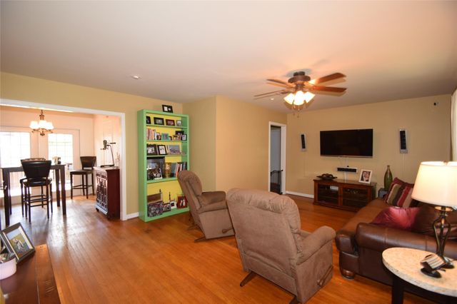 1130 Stonecrest Drive, Houston, TX 77018