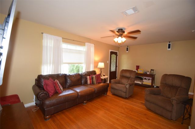 1130 Stonecrest Drive, Houston, TX 77018