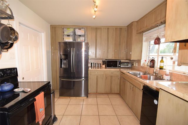 1130 Stonecrest Drive, Houston, TX 77018