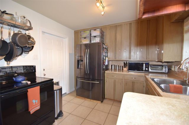 1130 Stonecrest Drive, Houston, TX 77018