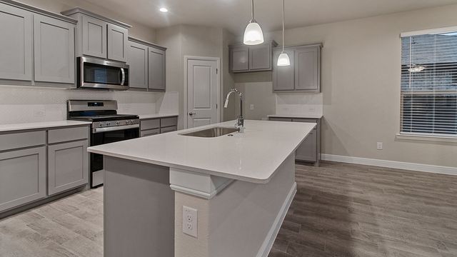 1907 JACKSON Street, Cleburne, TX 76033