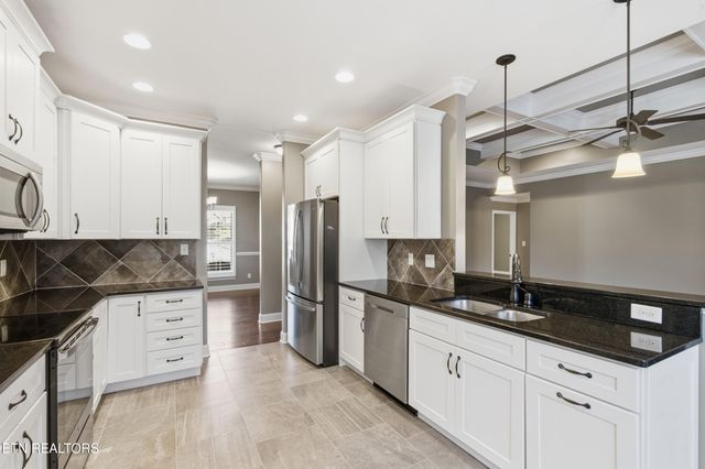 597 Carrington Blvd, Lenoir City, TN 37771