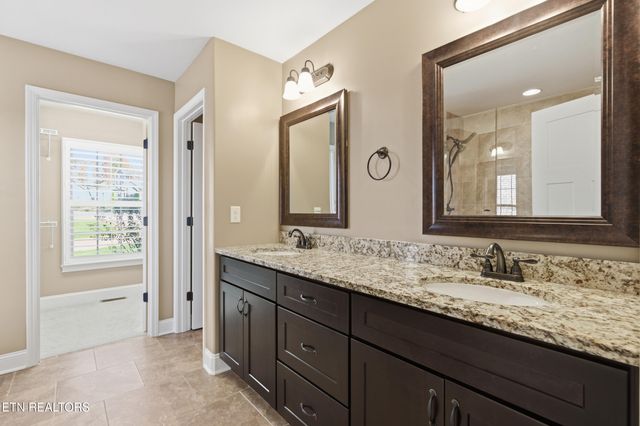 597 Carrington Blvd, Lenoir City, TN 37771