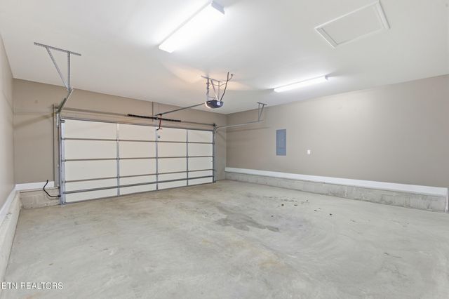 597 Carrington Blvd, Lenoir City, TN 37771