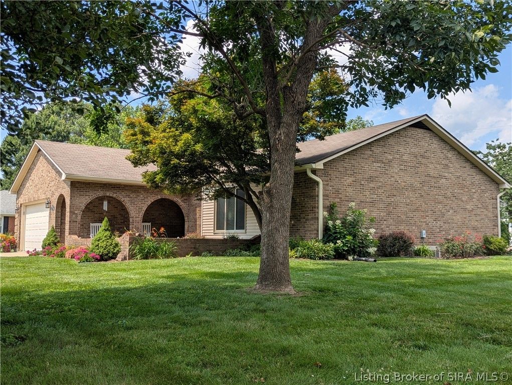 50 Virginia Drive, Jeffersonville, IN 47130