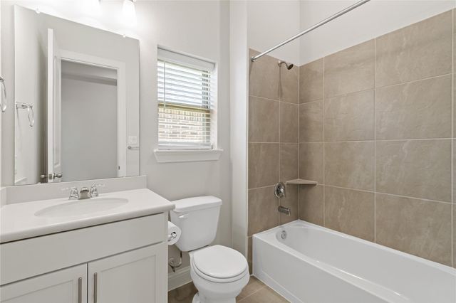 2131 Villa Flora Lane, Friendswood, TX 77546