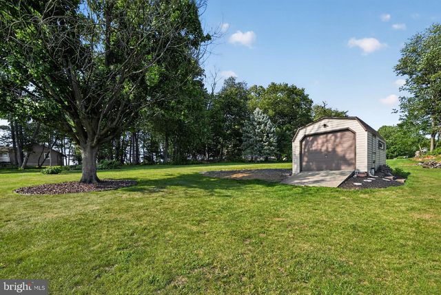 336 FOCHT LN, Hamburg, PA 19526