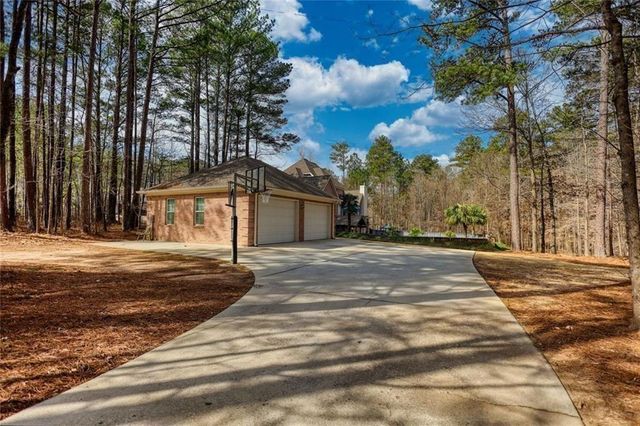 401 St Regis Drive, Oxford, GA 30054
