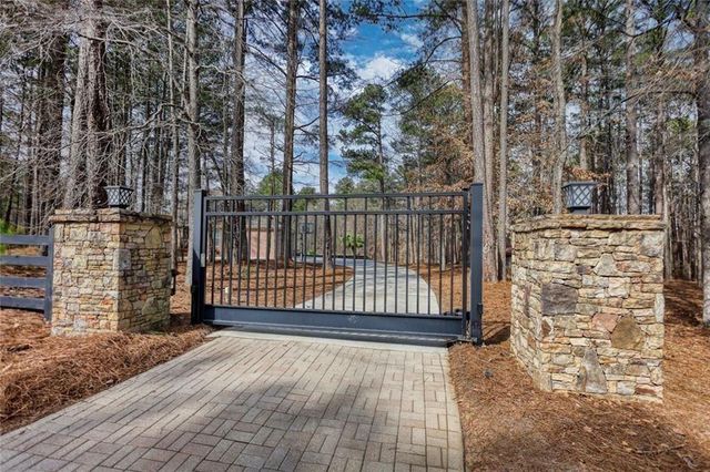 401 St Regis Drive, Oxford, GA 30054