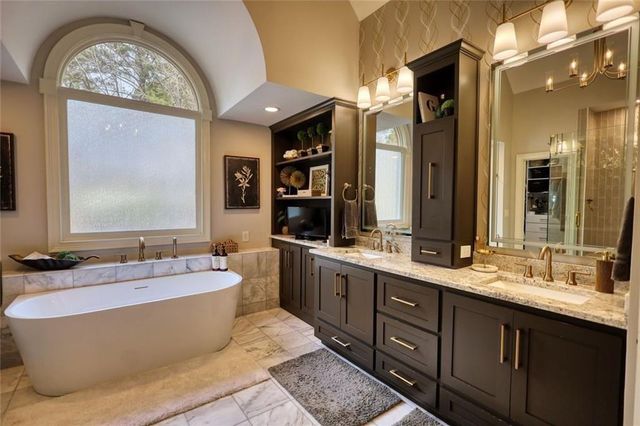 401 St Regis Drive, Oxford, GA 30054