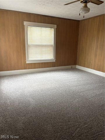 39 School Street, Hubbard, OH 44425