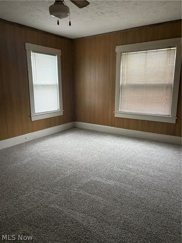 39 School Street, Hubbard, OH 44425