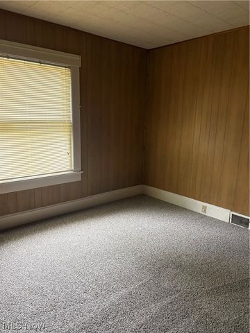 39 School Street, Hubbard, OH 44425