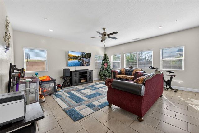 5986 E Pitt Ave, Fresno, CA 93727