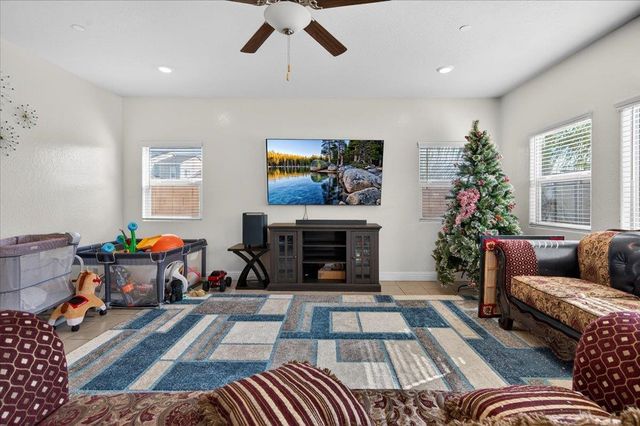 5986 E Pitt Ave, Fresno, CA 93727