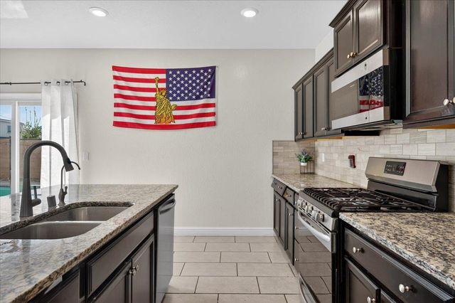 5986 E Pitt Ave, Fresno, CA 93727