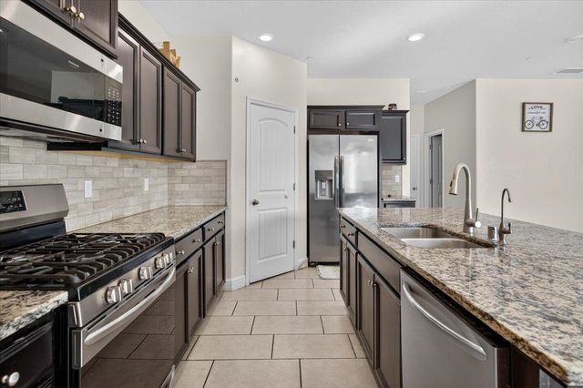 5986 E Pitt Ave, Fresno, CA 93727