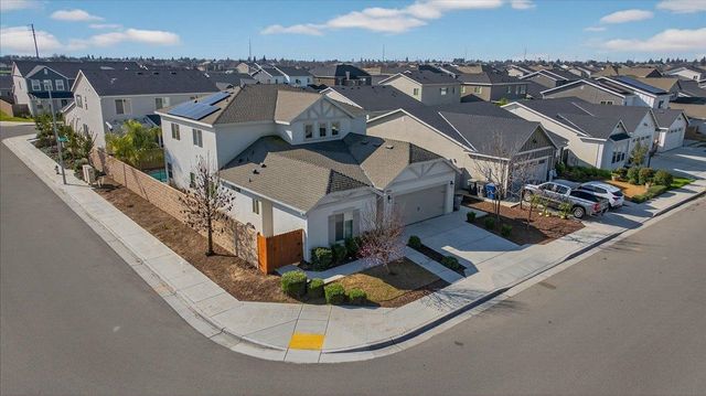 5986 E Pitt Ave, Fresno, CA 93727