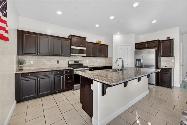 5986 E Pitt Ave, Fresno, CA 93727