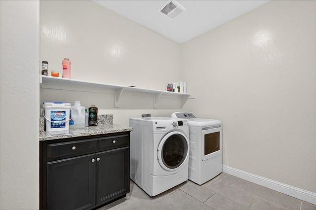 5986 E Pitt Ave, Fresno, CA 93727