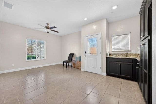 5986 E Pitt Ave, Fresno, CA 93727