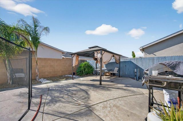 5986 E Pitt Ave, Fresno, CA 93727