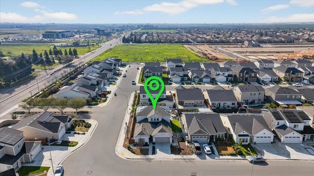 5986 E Pitt Ave, Fresno, CA 93727