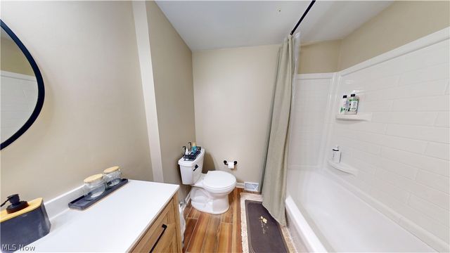 5143 Calla Avenue NW, Champion, OH 44483