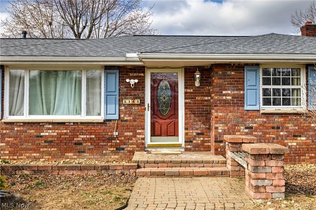 5143 Calla Avenue NW, Champion, OH 44483