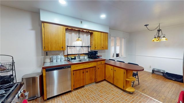 5143 Calla Avenue NW, Champion, OH 44483