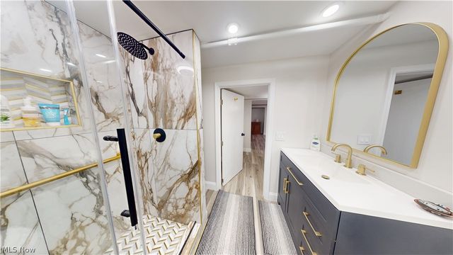 5143 Calla Avenue NW, Champion, OH 44483