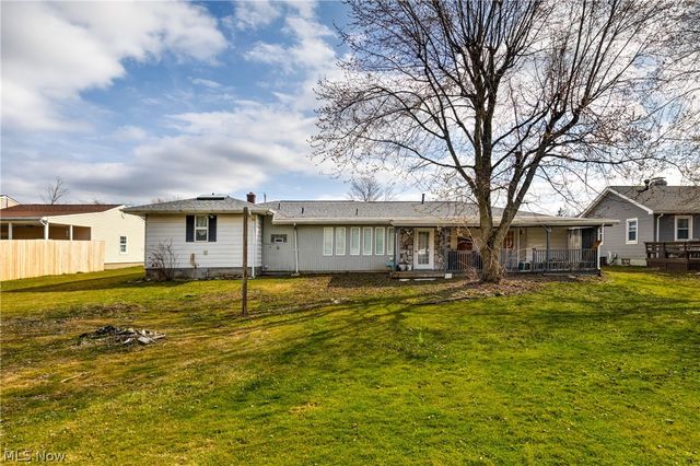 5143 Calla Avenue NW, Champion, OH 44483