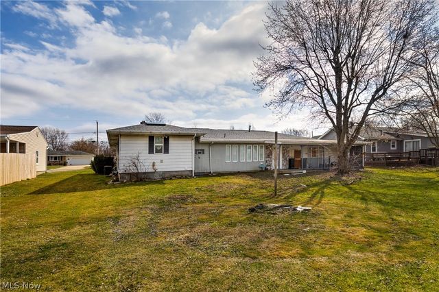 5143 Calla Avenue NW, Champion, OH 44483