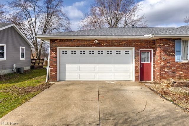 5143 Calla Avenue NW, Champion, OH 44483